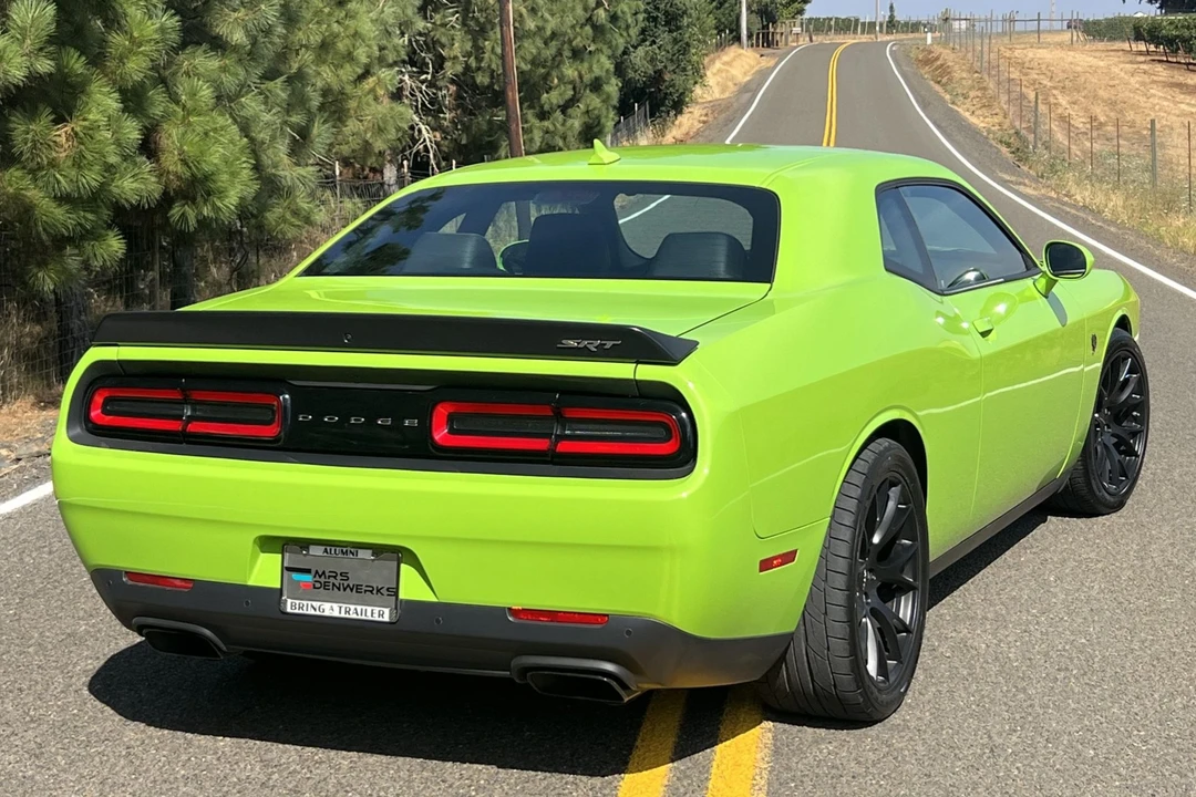 2015 Dodge Challenger SRT Hellcat 3rd Gen - Image 10 of 31