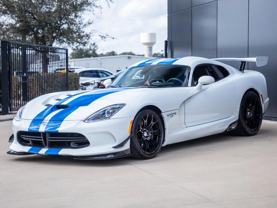 2015 Dodge Viper 5th Gen - Image 2 of 31