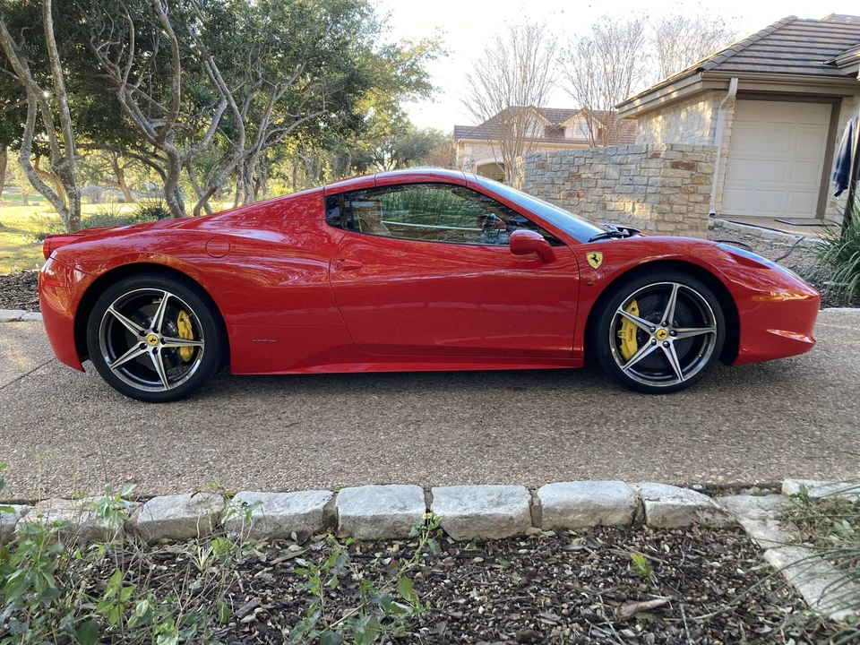 2015 Ferrari 458 Spider - Image 28 of 31