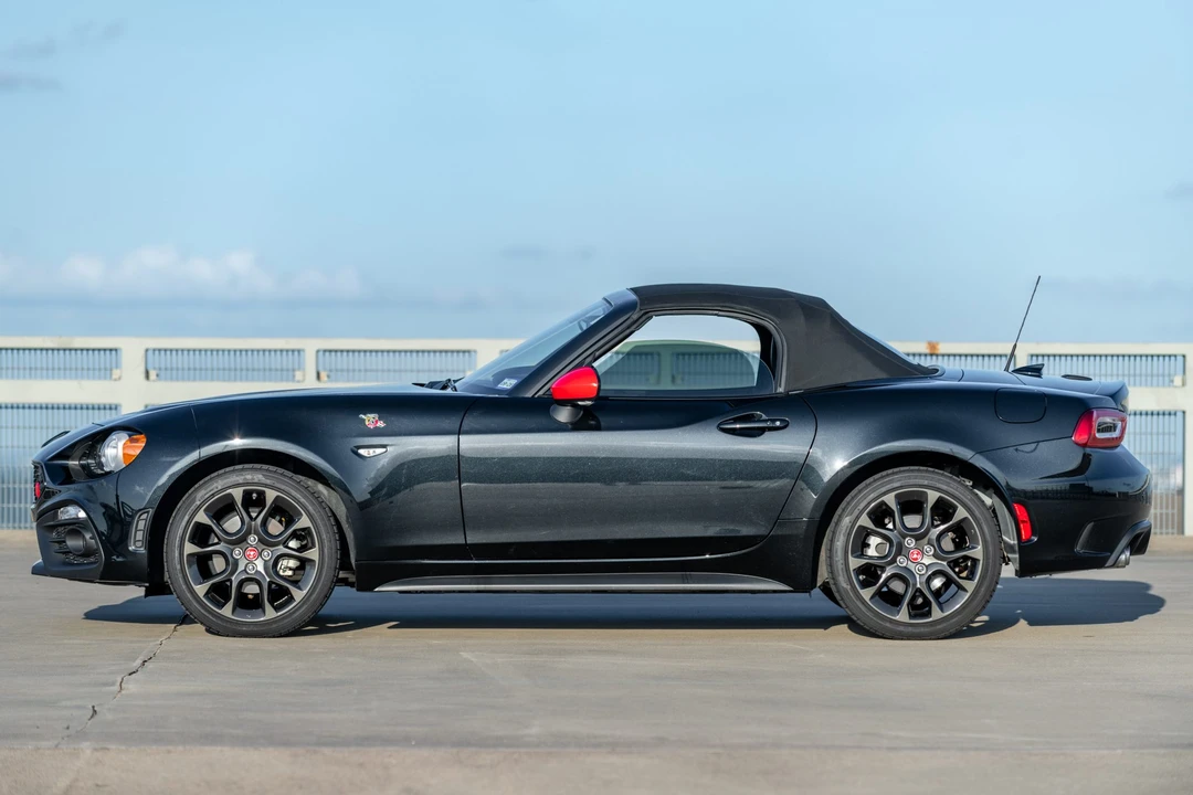 2019 Fiat 124 Spider - Image 16 of 31