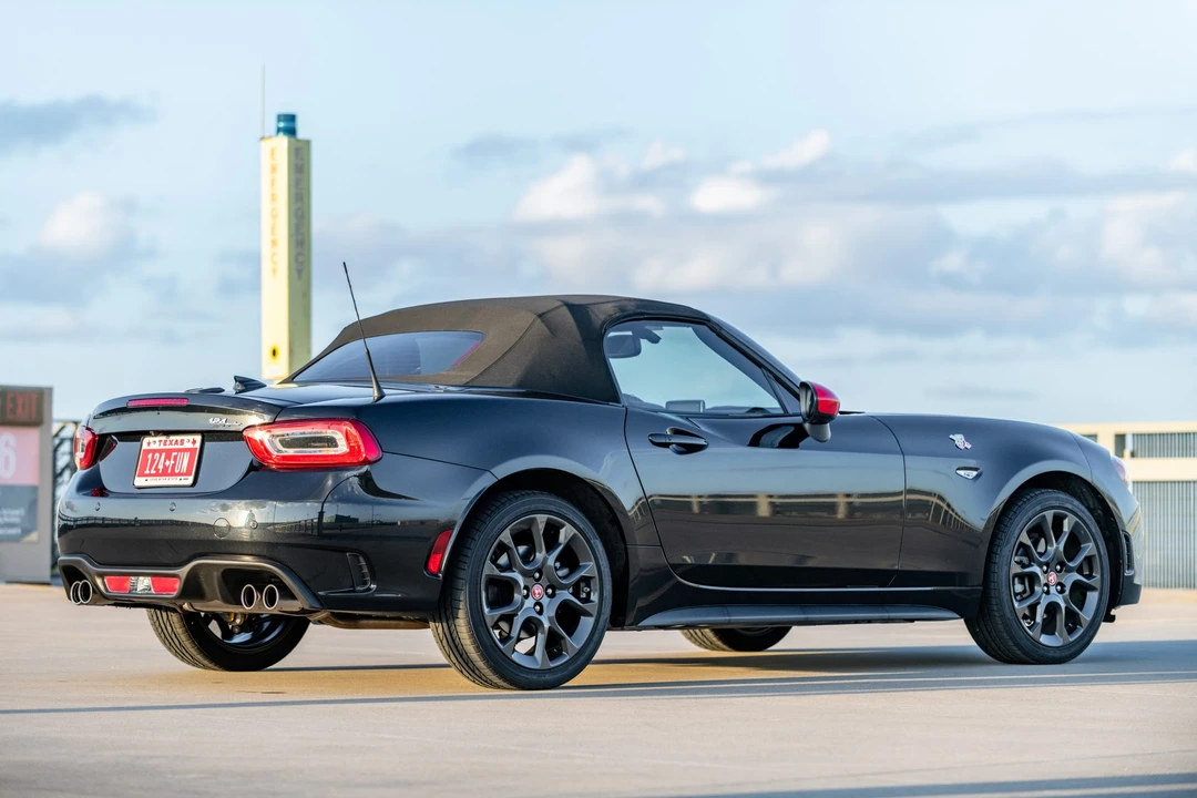 2019 Fiat 124 Spider - Image 10 of 31
