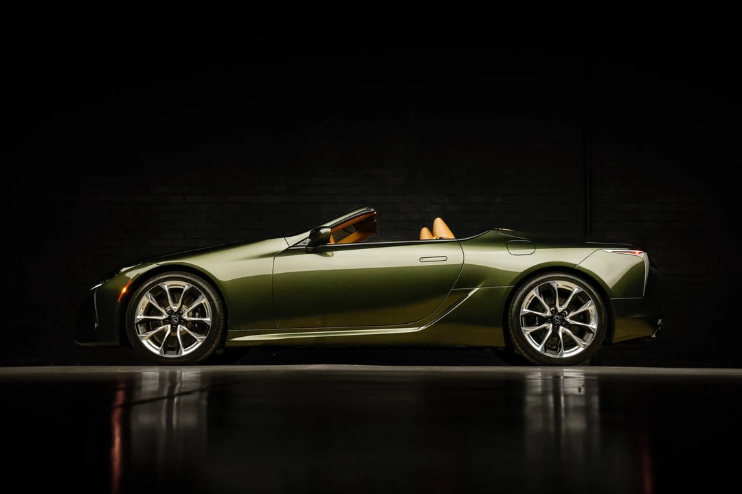 2023 Lexus LC - Image 27 of 31