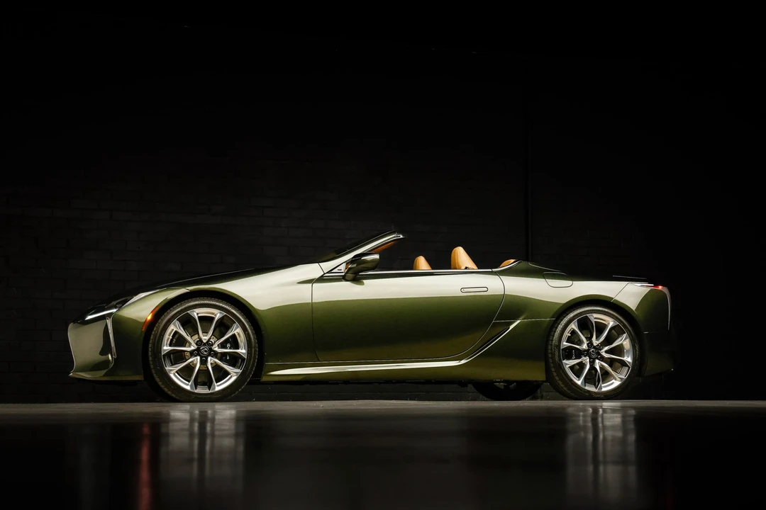 2023 Lexus LC - Image 28 of 31