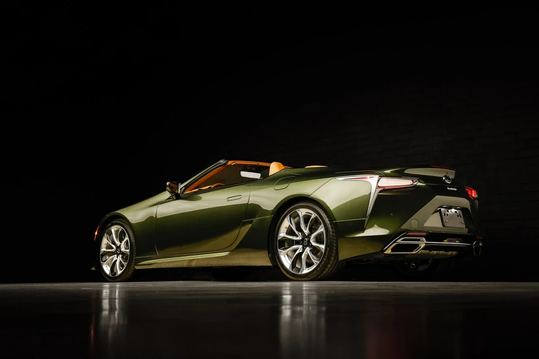 2023 Lexus LC - Image 23 of 31