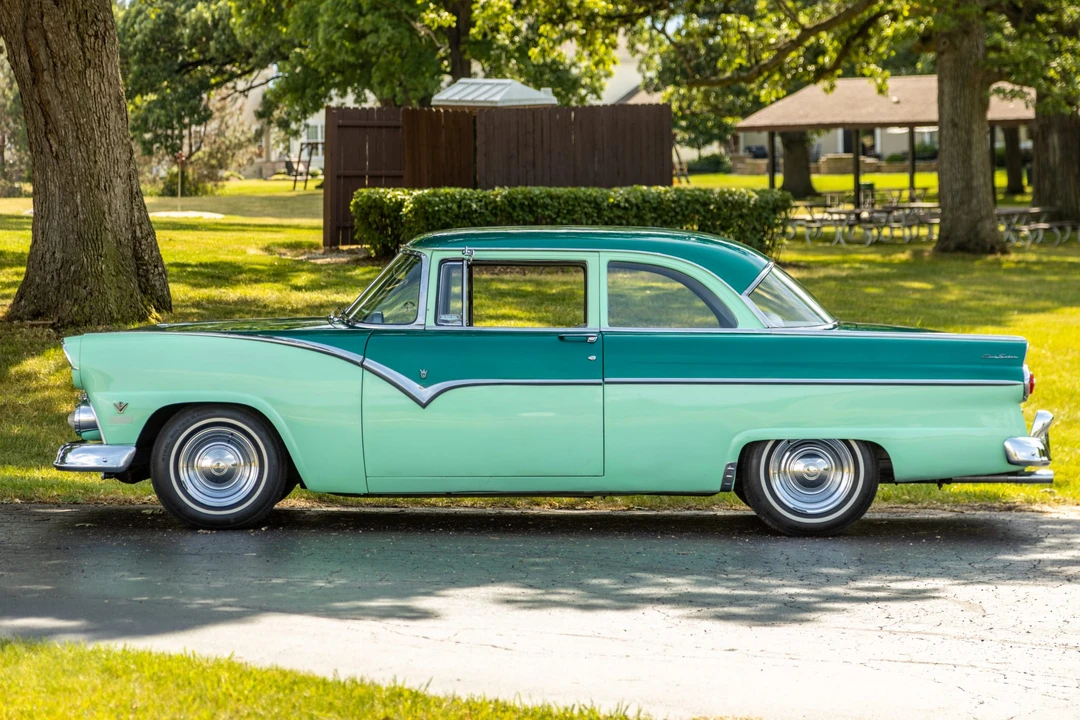 1955 Ford Fairlane 1st Gen - Image 5 of 31