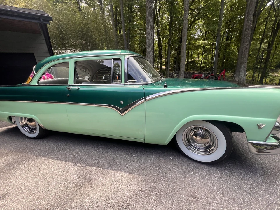 1955 Ford Fairlane 1st Gen - Image 21 of 31