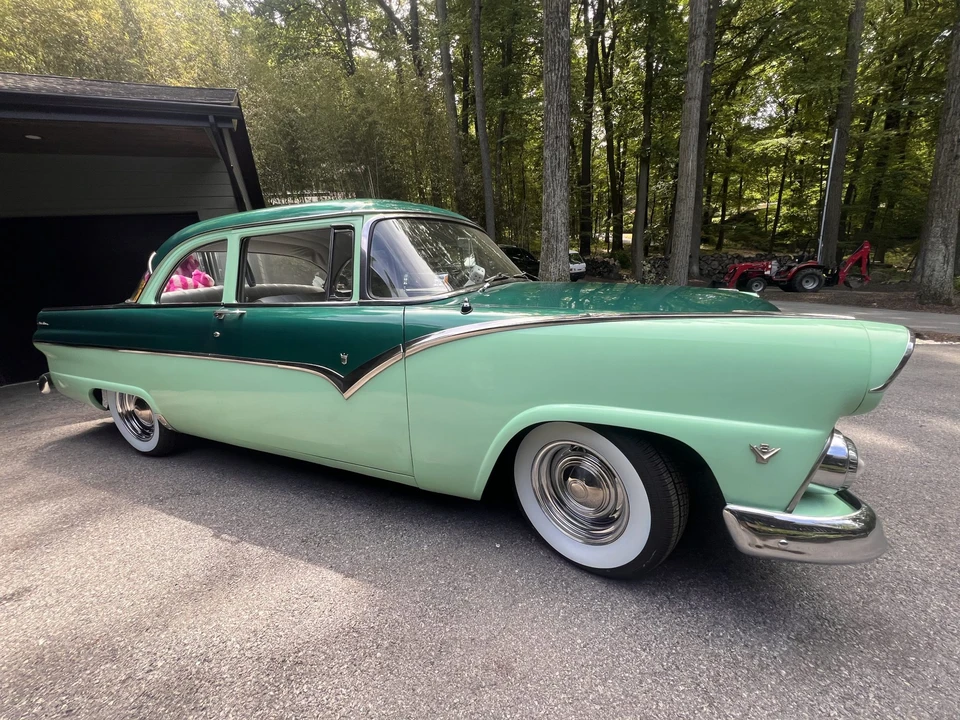1955 Ford Fairlane 1st Gen - Image 2 of 31