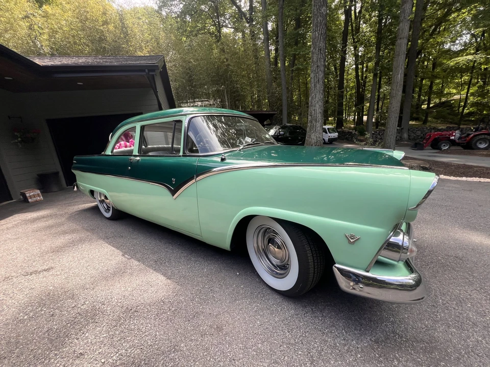 1955 Ford Fairlane 1st Gen - Image 3 of 31