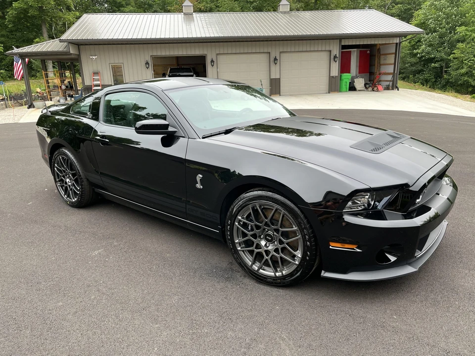 2013 Ford S197 II Shelby Mustang GT500 - Image 2 of 31