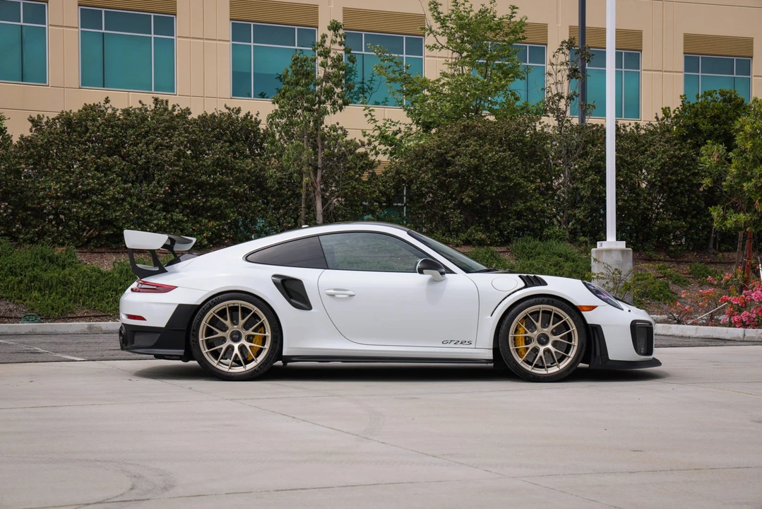 2018 Porsche 991 GT2 RS - Image 11 of 31
