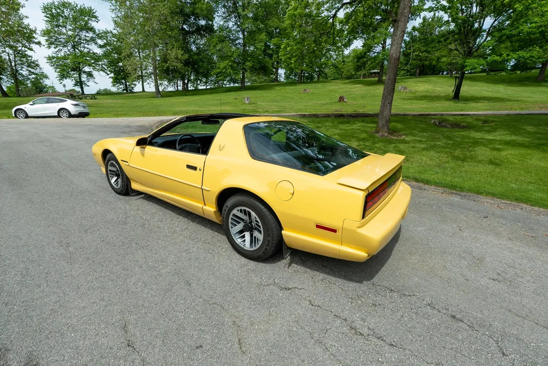 1992 Pontiac Firebird 3rd Gen - Image 4 of 31