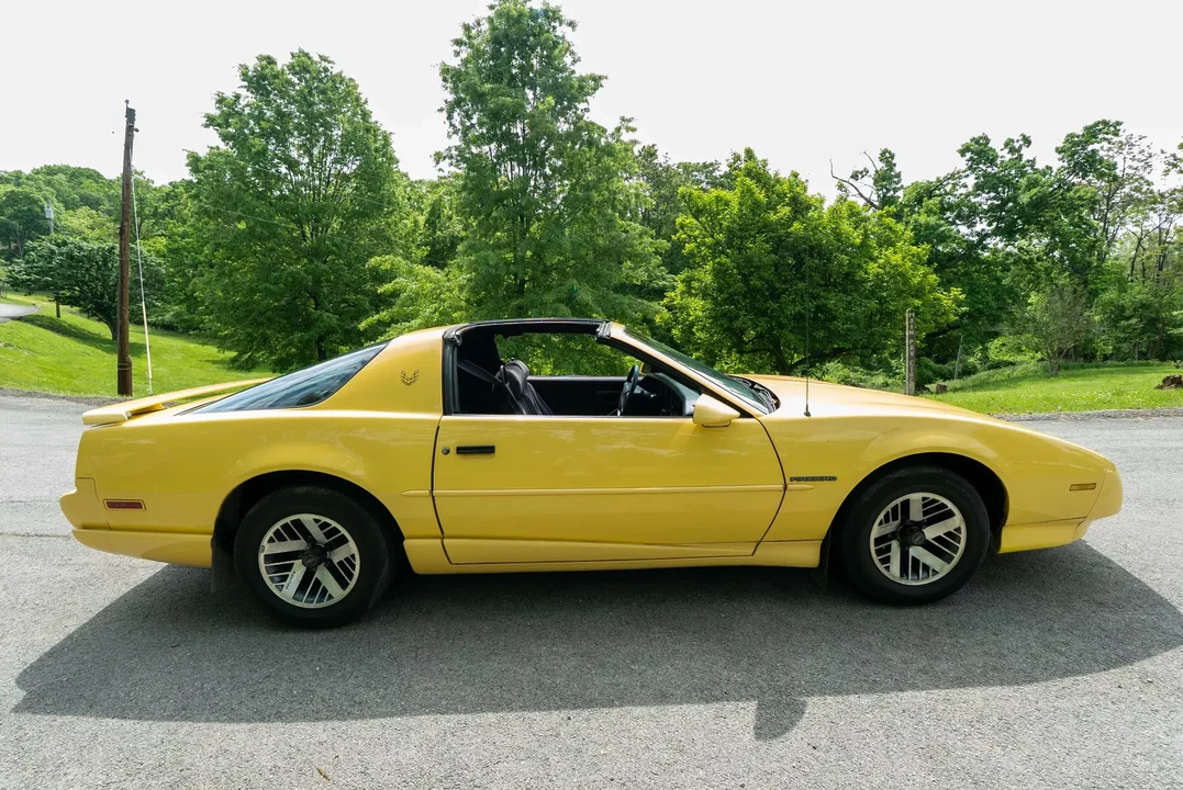 1992 Pontiac Firebird 3rd Gen - Image 14 of 31
