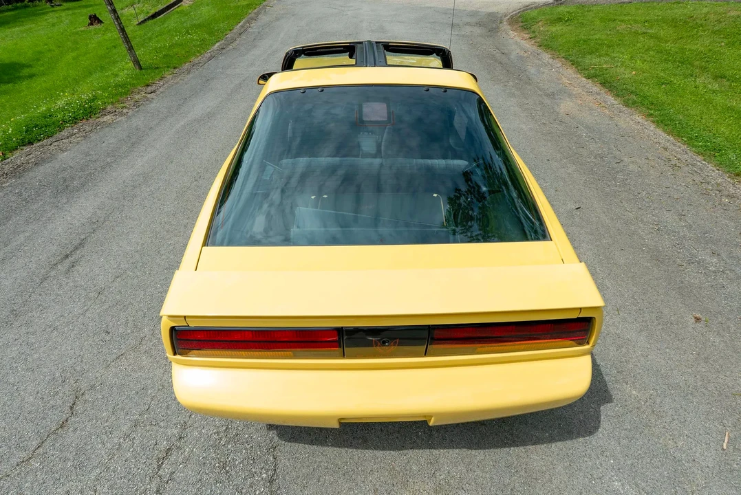 1992 Pontiac Firebird 3rd Gen - Image 9 of 31