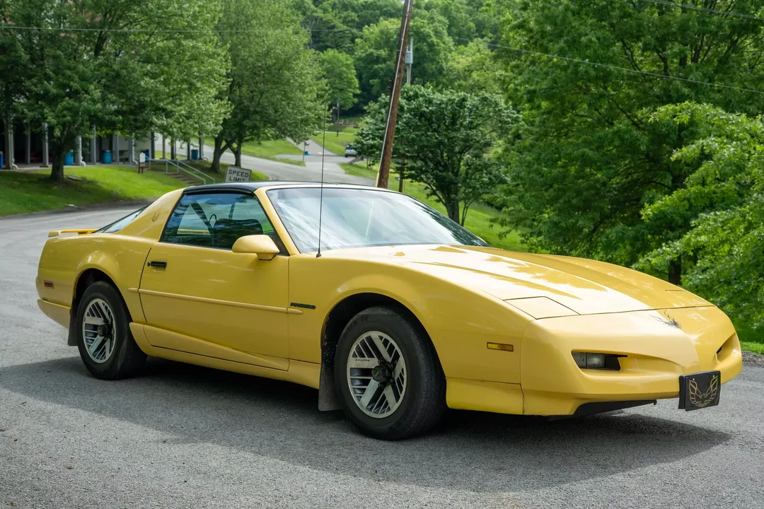 1992 Pontiac Firebird 3rd Gen - Image 16 of 31