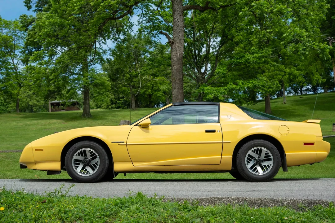 1992 Pontiac Firebird 3rd Gen - Image 3 of 31