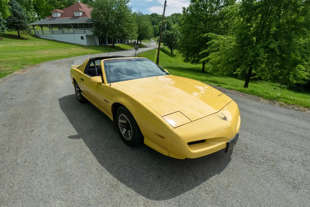 1992 Pontiac Firebird 3rd Gen - Image 17 of 31