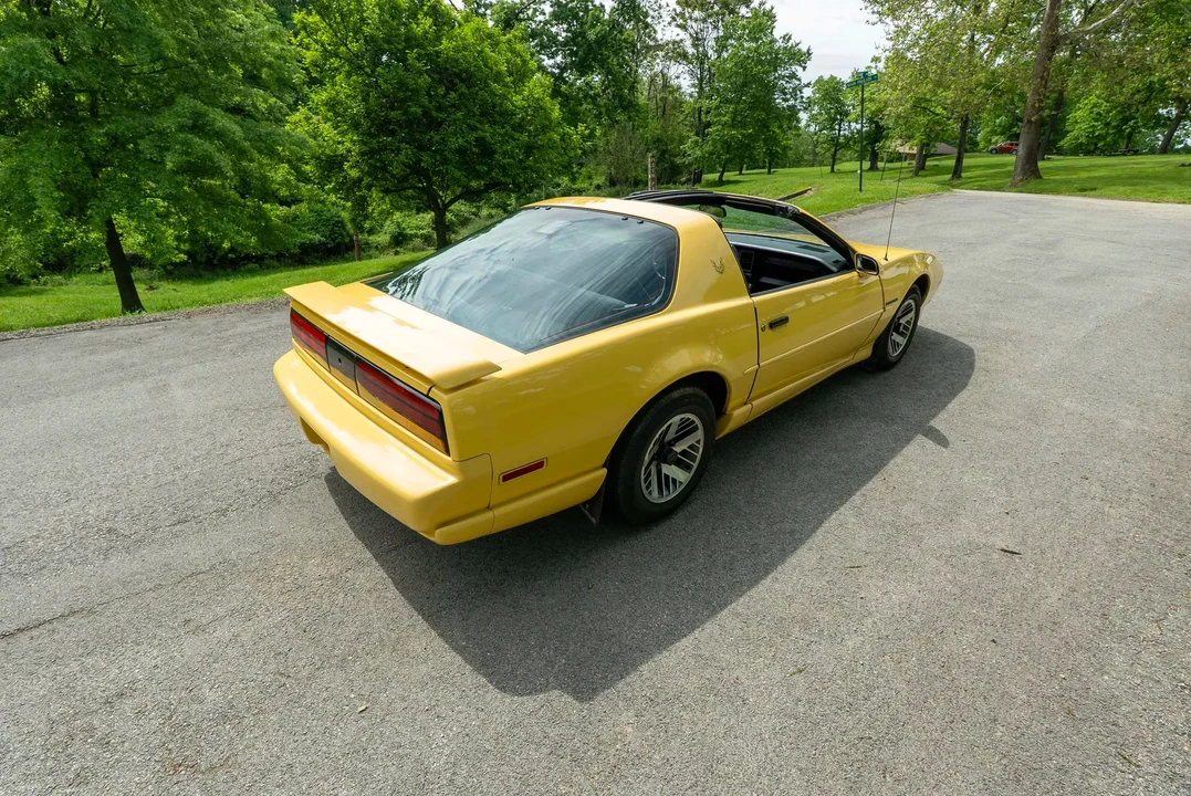 1992 Pontiac Firebird 3rd Gen - Image 13 of 31
