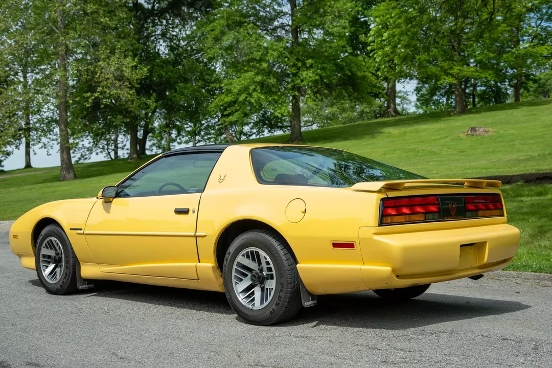 1992 Pontiac Firebird 3rd Gen - Image 5 of 31