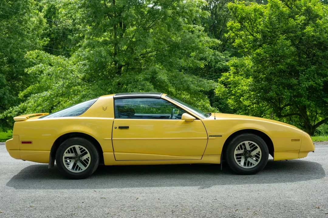 1992 Pontiac Firebird 3rd Gen - Image 15 of 31