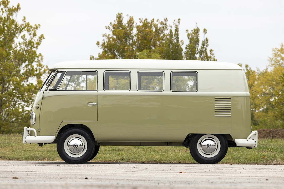 1961 Volkswagen Split-Window Bus - Image 6 of 31