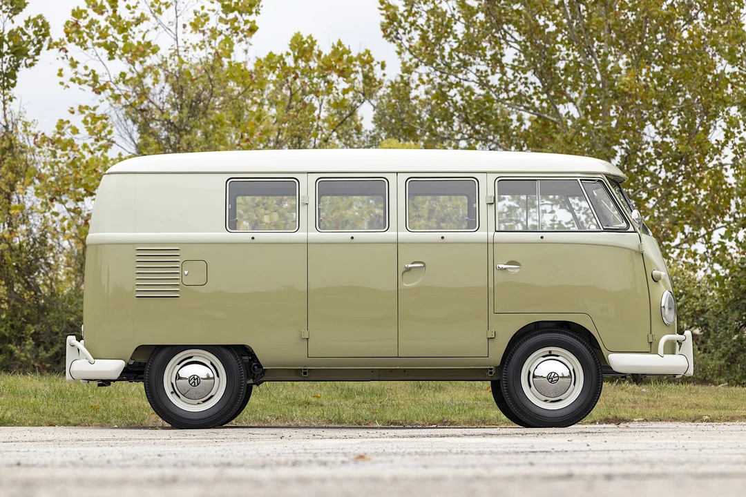 1961 Volkswagen Split-Window Bus - Image 9 of 31
