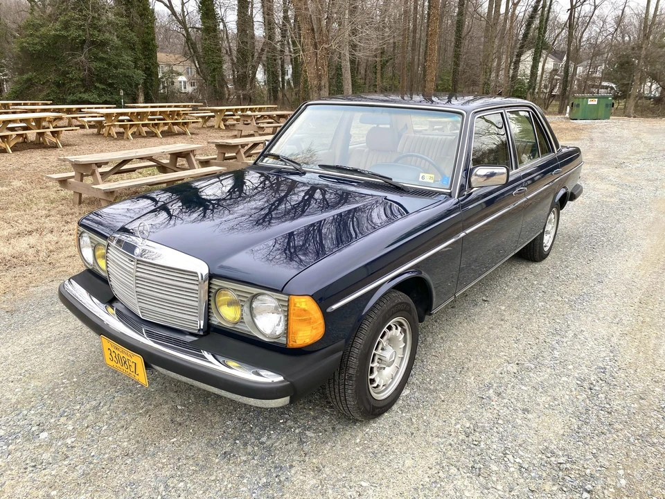 1984 Mercedes-Benz W123 Sedan - Image 2 of 31