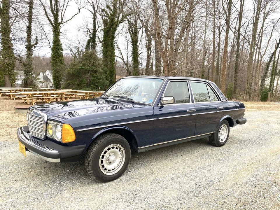 1984 Mercedes-Benz W123 Sedan - Image 22 of 31