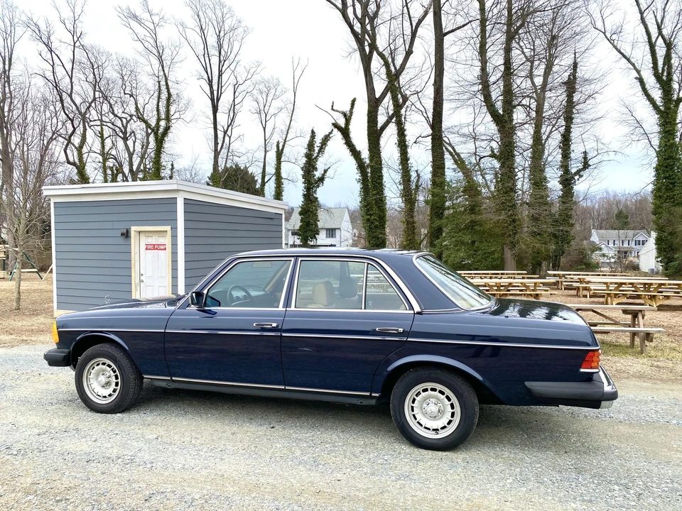 1984 Mercedes-Benz W123 Sedan - Image 20 of 31