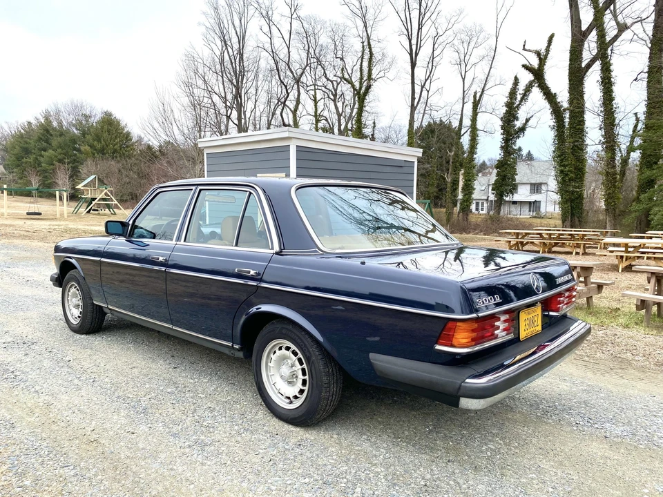 1984 Mercedes-Benz W123 Sedan - Image 19 of 31