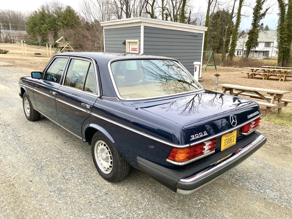 1984 Mercedes-Benz W123 Sedan - Image 18 of 31