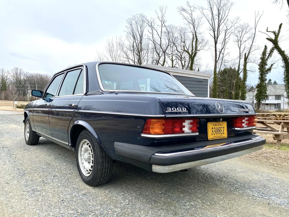 1984 Mercedes-Benz W123 Sedan - Image 17 of 31