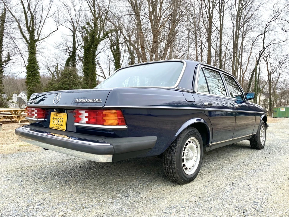 1984 Mercedes-Benz W123 Sedan - Image 13 of 31