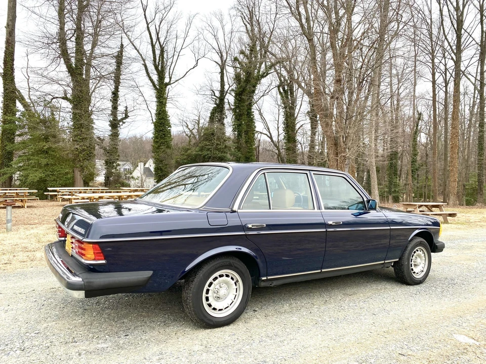 1984 Mercedes-Benz W123 Sedan - Image 12 of 31