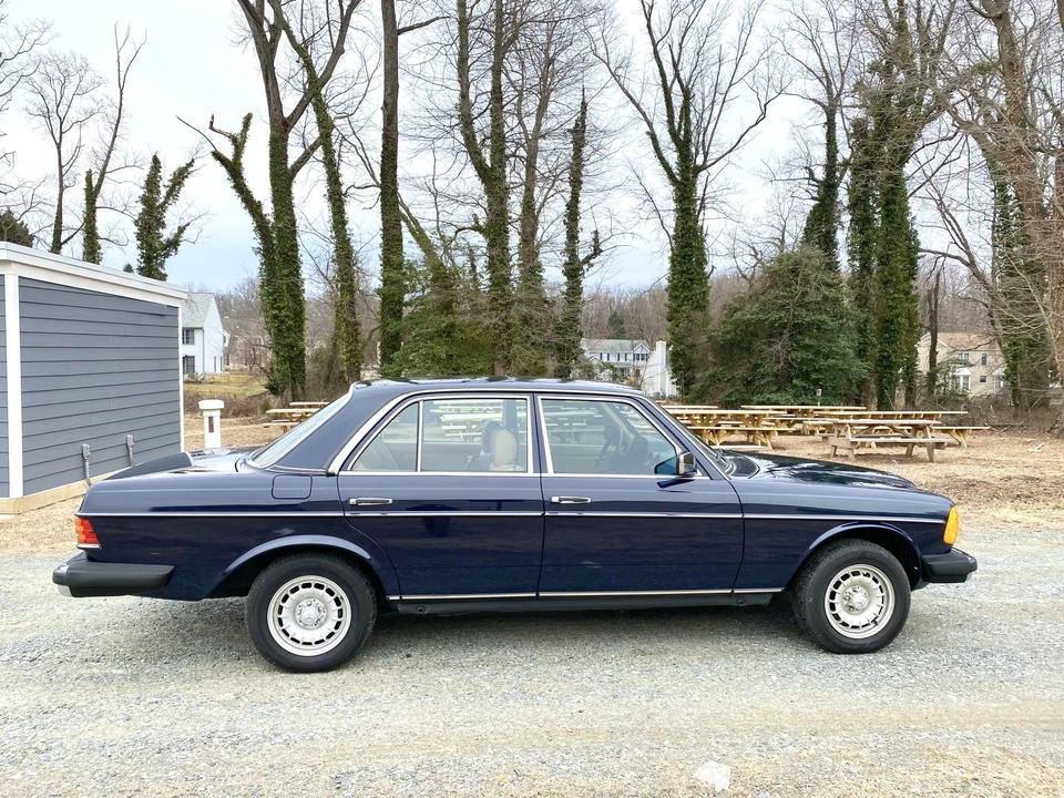 1984 Mercedes-Benz W123 Sedan - Image 11 of 31