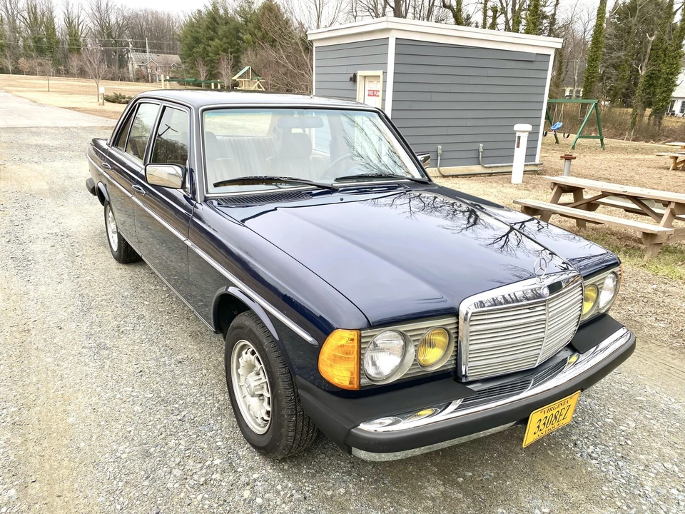 1984 Mercedes-Benz W123 Sedan - Image 8 of 31