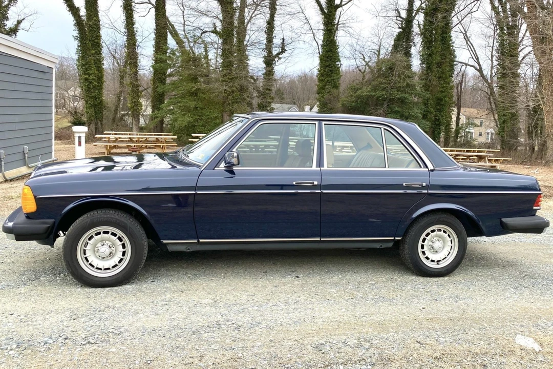 1984 Mercedes-Benz W123 Sedan - Image 21 of 31
