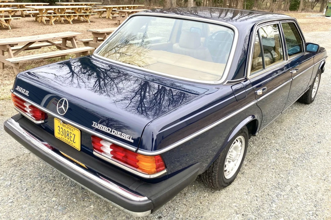 1984 Mercedes-Benz W123 Sedan - Image 15 of 31
