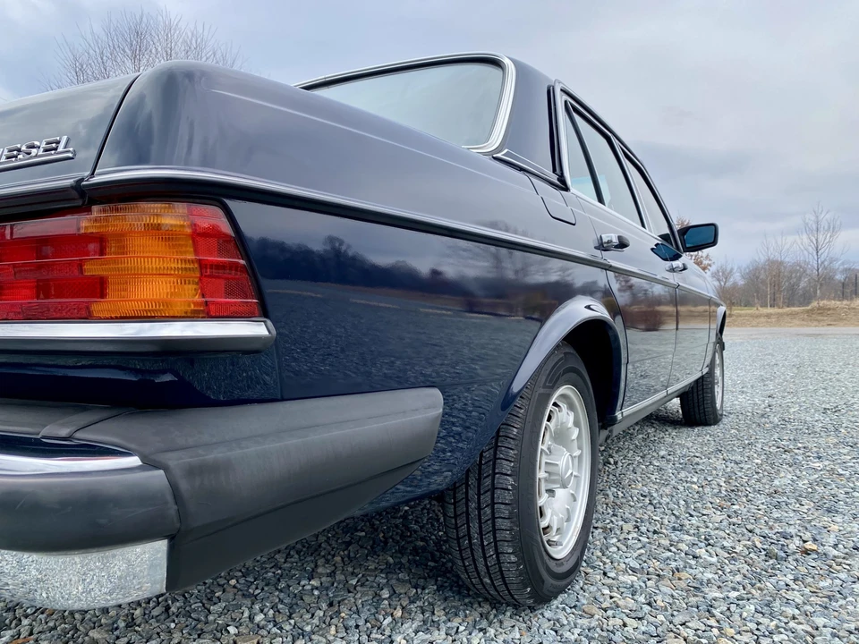 1984 Mercedes-Benz W123 Sedan - Image 30 of 31