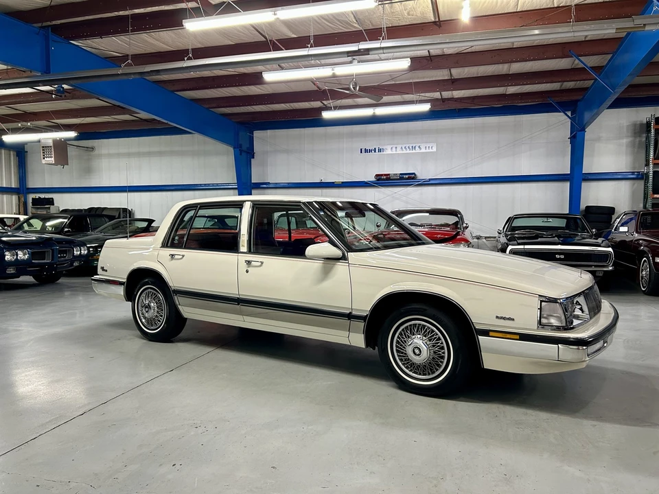 1985 Buick Electra - Image 16 of 31