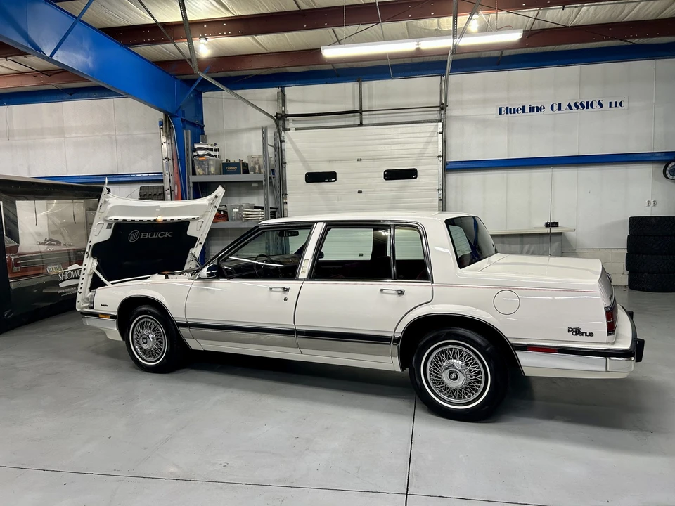 1985 Buick Electra - Image 17 of 31