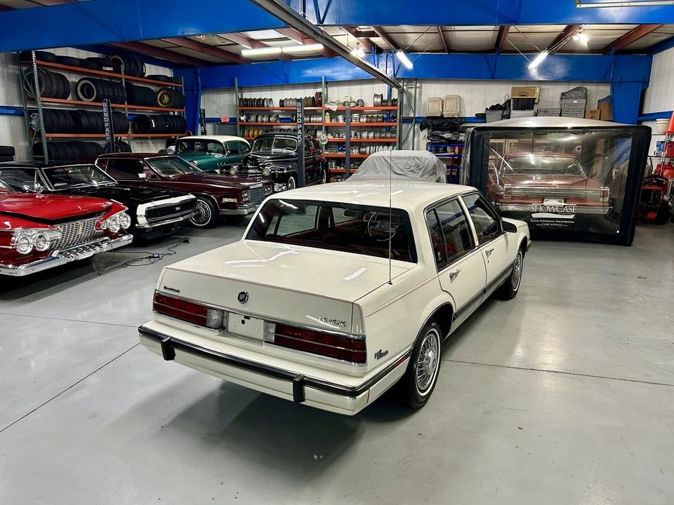 1985 Buick Electra - Image 11 of 31