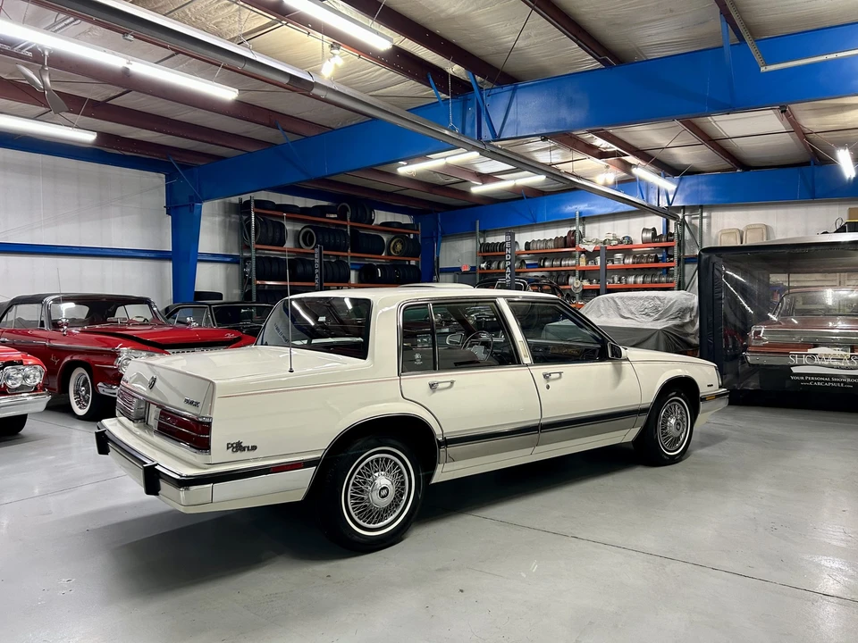 1985 Buick Electra - Image 13 of 31