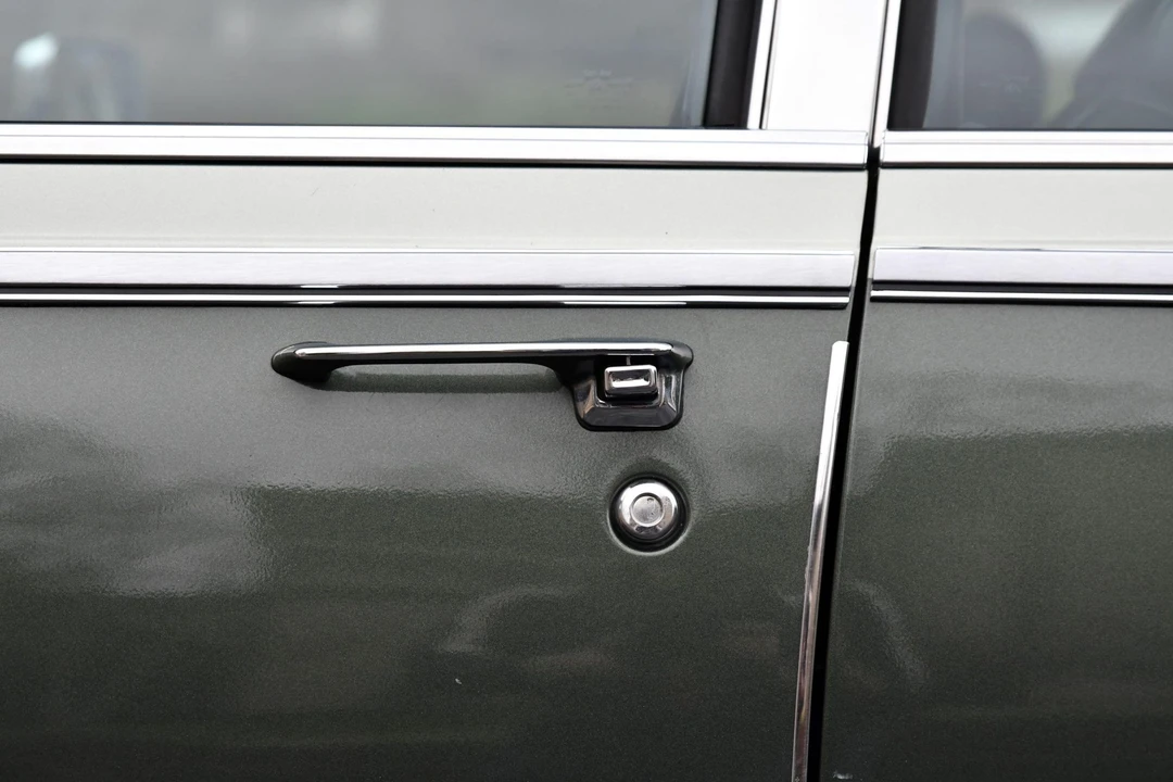 1985 Cadillac Seville - Image 13 of 31