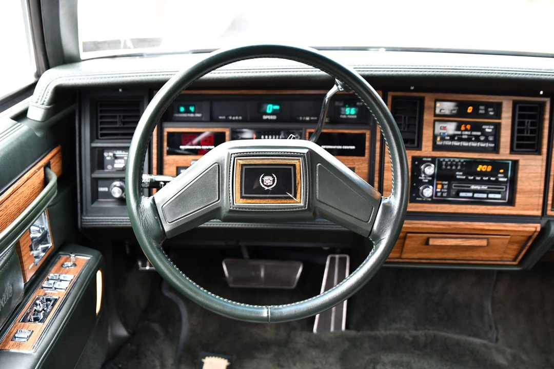 1985 Cadillac Seville - Image 26 of 31