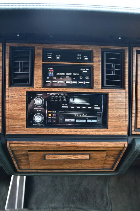 1985 Cadillac Seville - Image 29 of 31