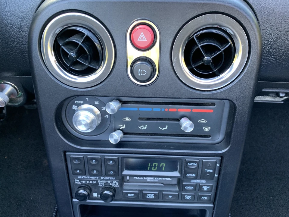 1990 Mazda NA MX-5 Miata - Image 28 of 31