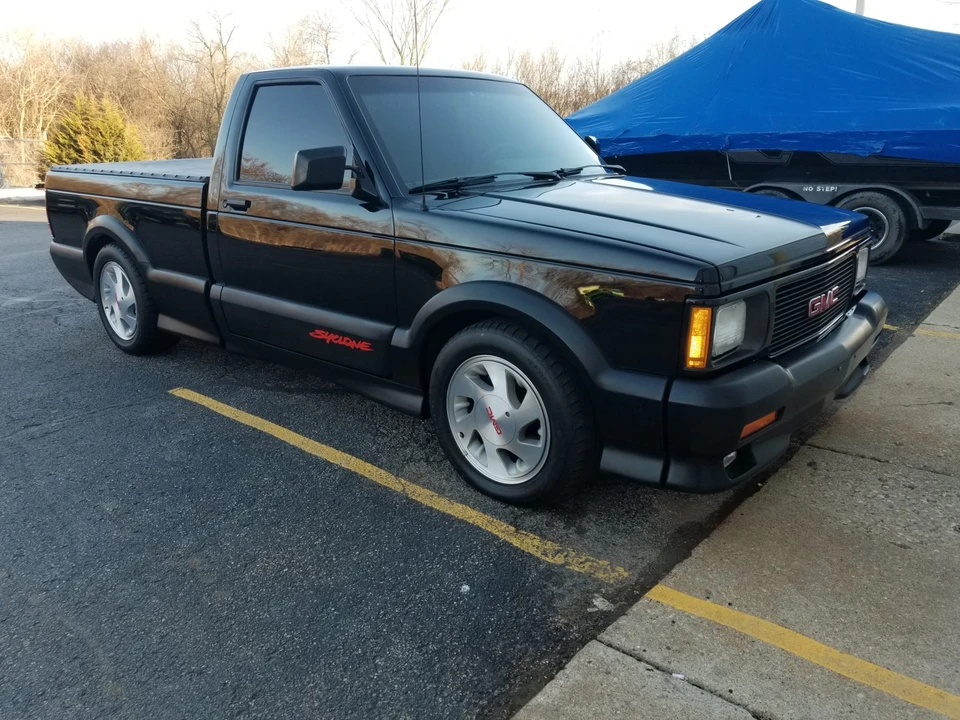 1991 GMC Syclone - Image 2 of 31