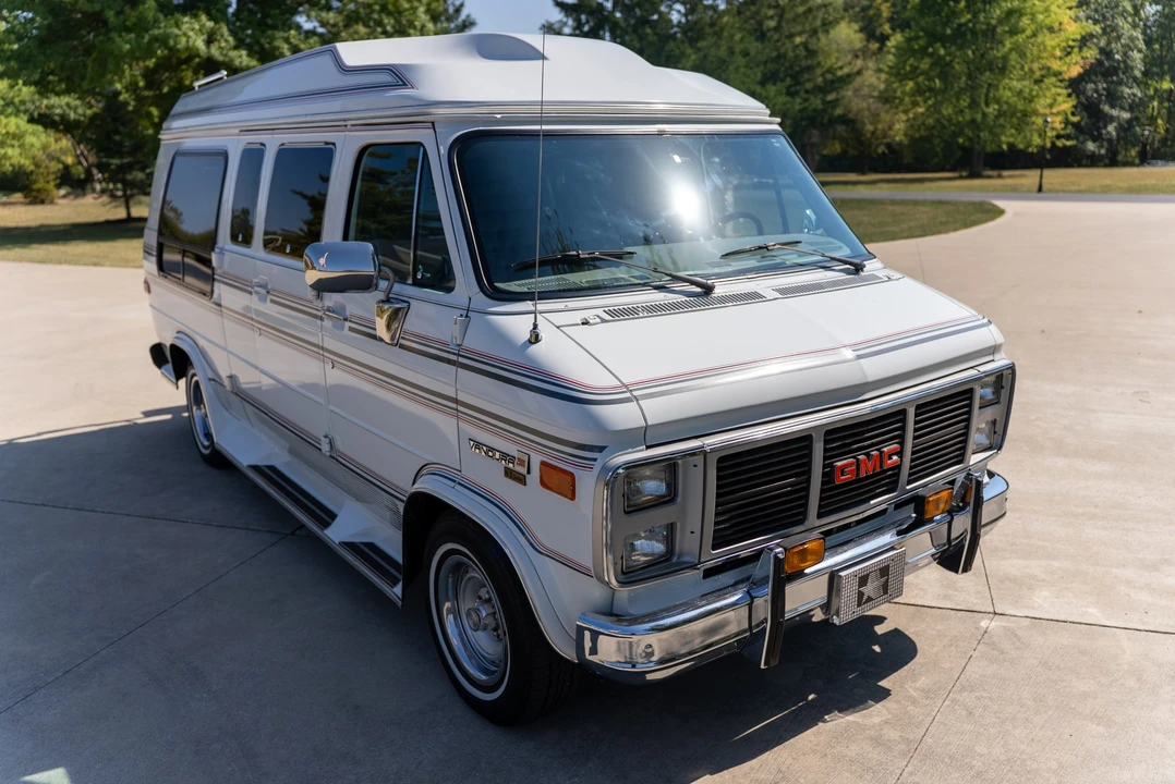 1991 GMC G-series Van - Image 2 of 31