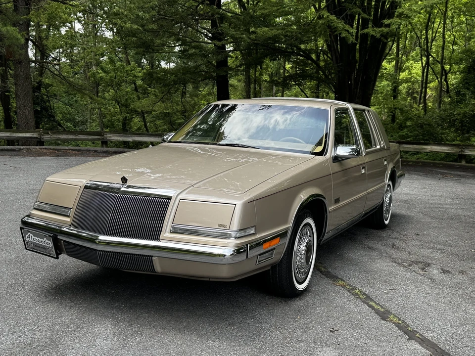 1993 Chrysler Imperial - Image 2 of 31