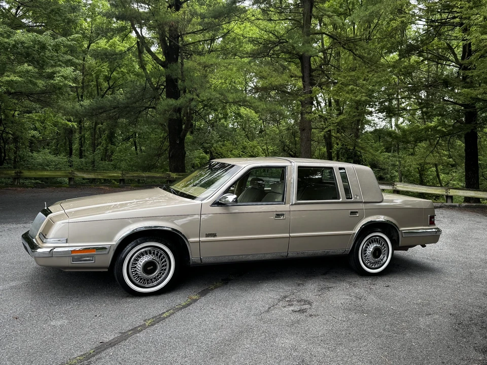1993 Chrysler Imperial - Image 4 of 31